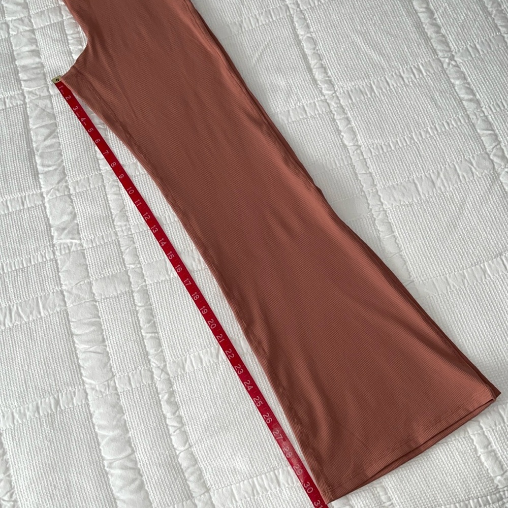 GapFit Studio Rib Sky High Flare - Picture 5 of 7